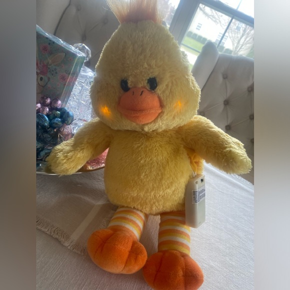 BUILD A BEAR CHICK! HIS LITTLE CHEEKS LIGHT UP when you press his hand🐣🐣🐣🐣 - Picture 6 of 10